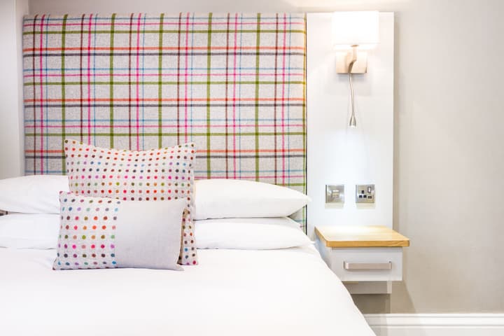 White Hart Hotel & Apartments