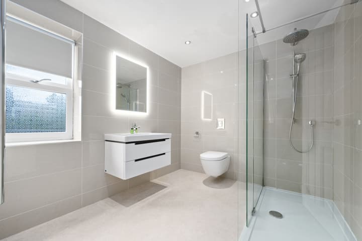 White Hart Hotel & Apartments
