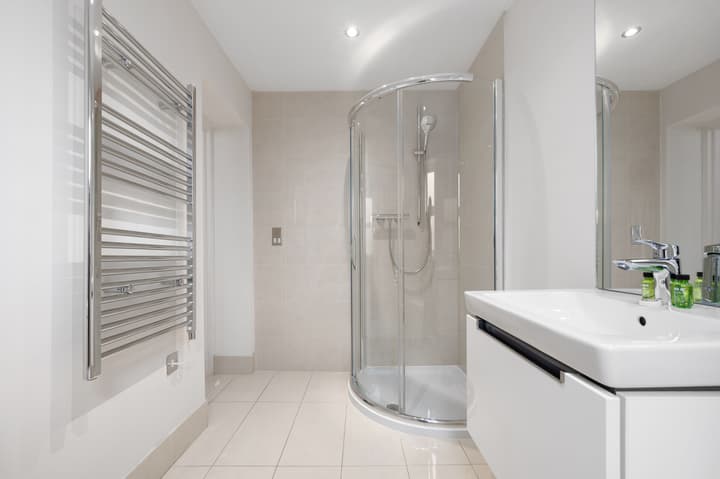 White Hart Hotel & Apartments