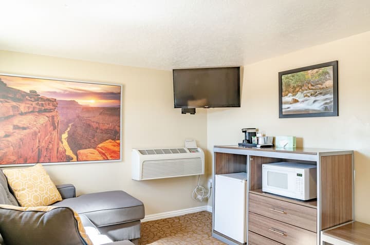 Mountain Ridge Cabins and Lodging