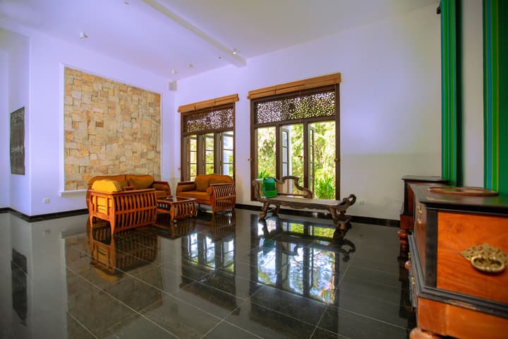 Niyagama House