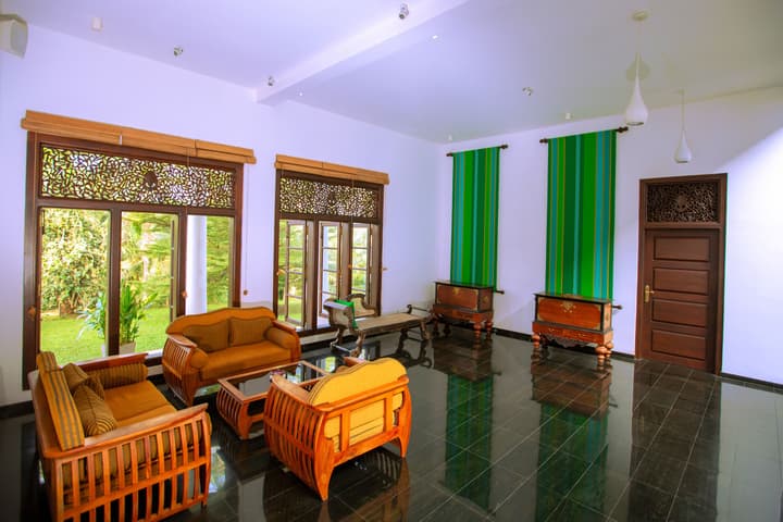 Niyagama House