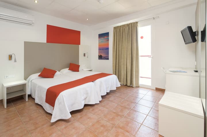 Hostal Residencia Adelino