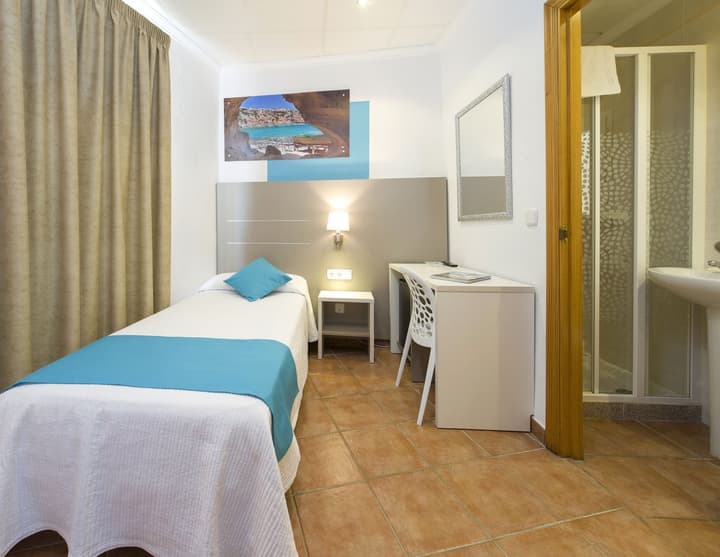 Hostal Residencia Adelino