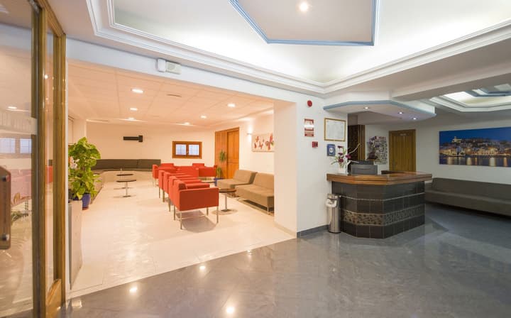Hostal Residencia Adelino
