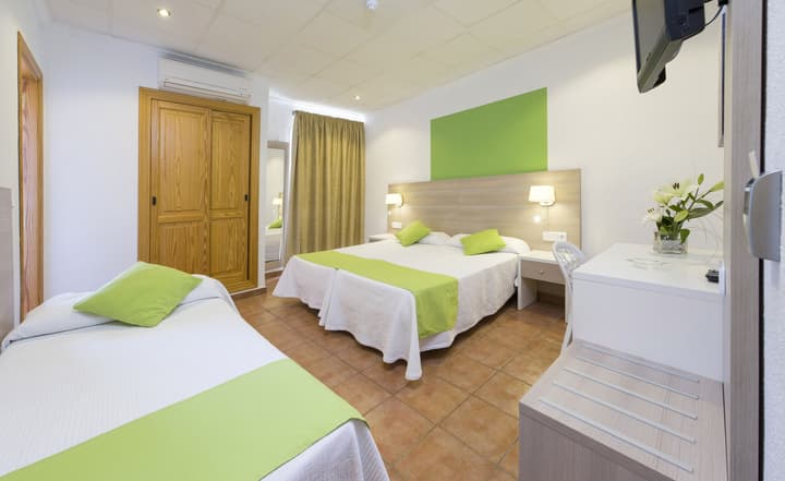 Hostal Residencia Adelino