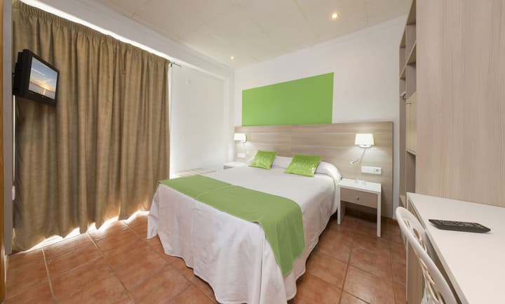 Hostal Residencia Adelino