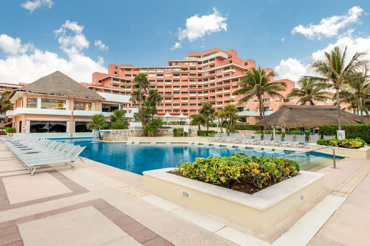 Family Villas By Wyndham Grand Cancún All Inclusive