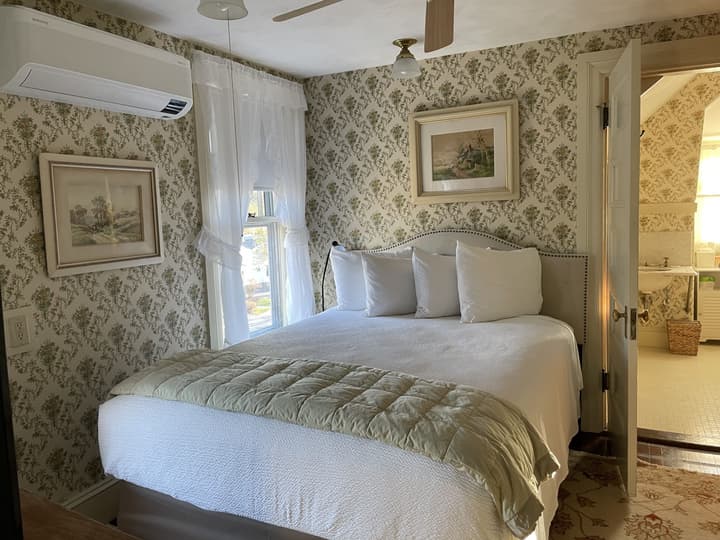 Moseley Cottage Inn & Town Motel