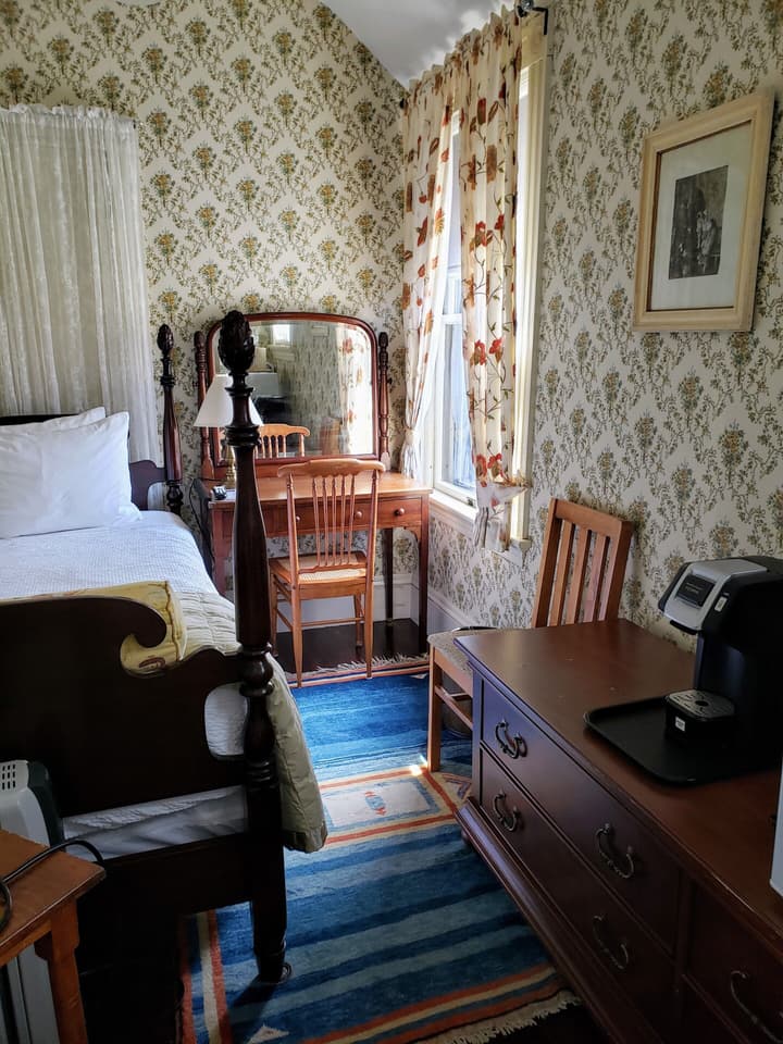 Moseley Cottage Inn & Town Motel