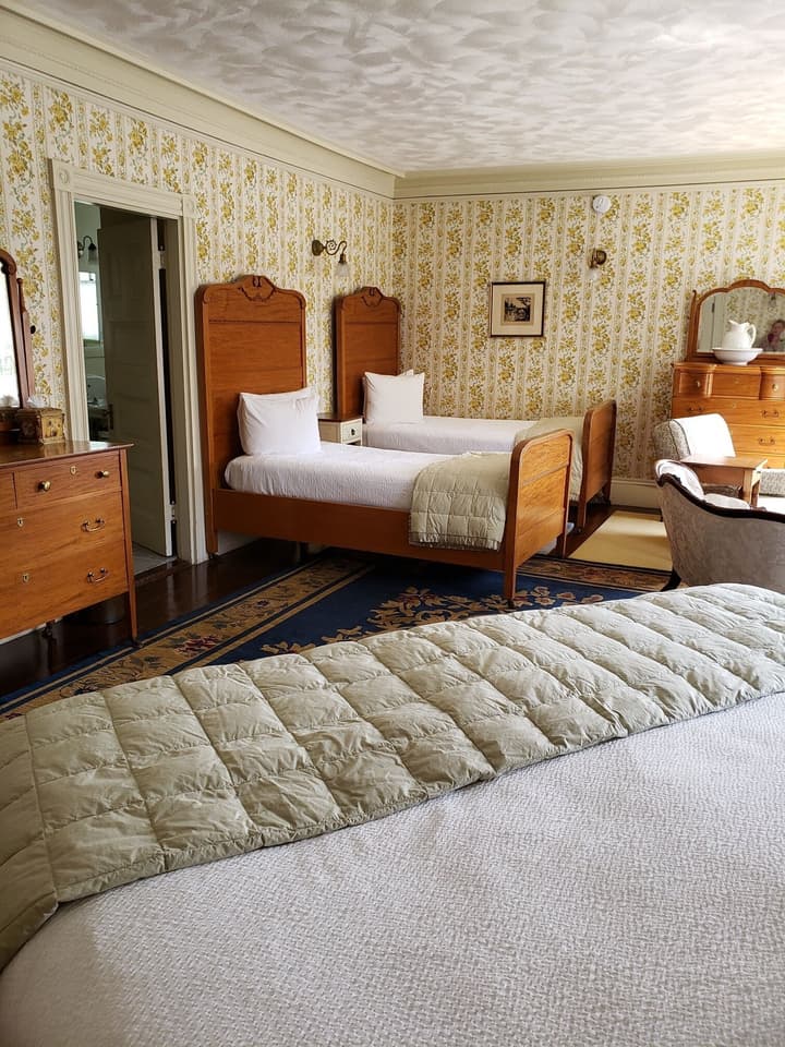 Moseley Cottage Inn & Town Motel