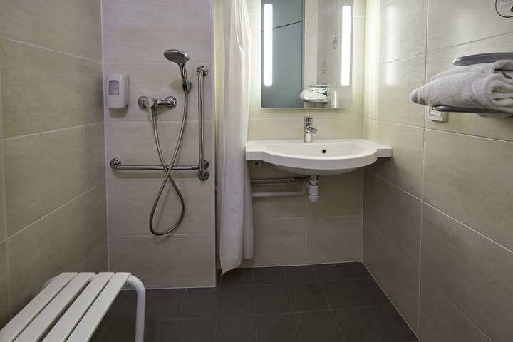 B&B HOTEL Caen Mémorial