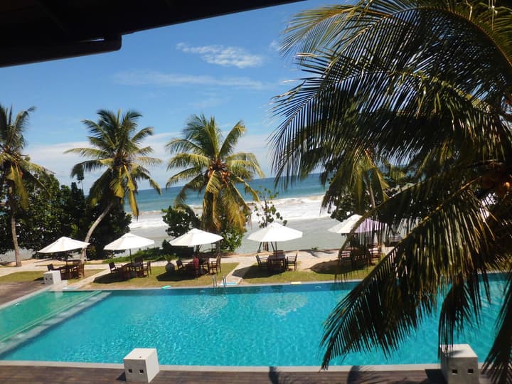 Paradise Beach Club