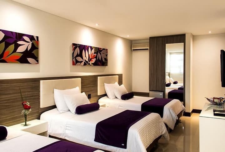 Loyds Hotel