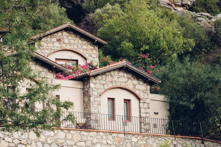 Dionysos Hotel