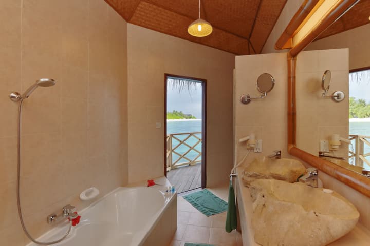 Angaga Island Resort & Spa