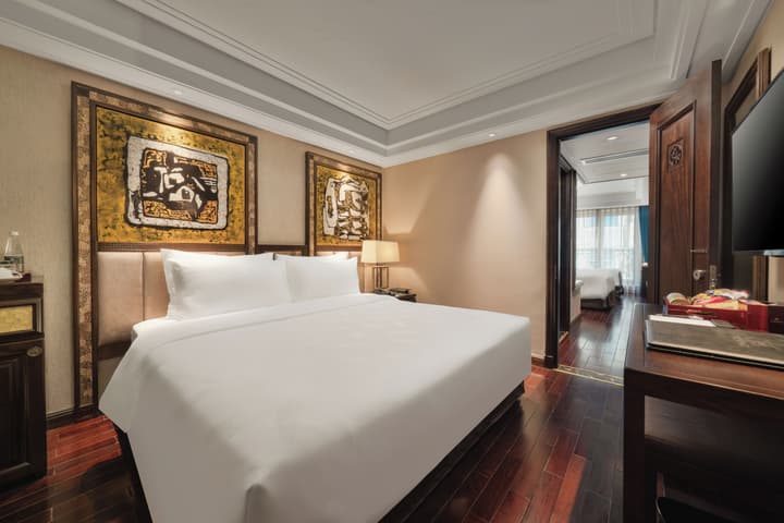Peridot Gallery Classic Hotel