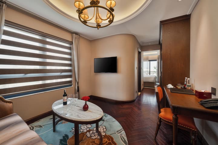 Peridot Gallery Classic Hotel