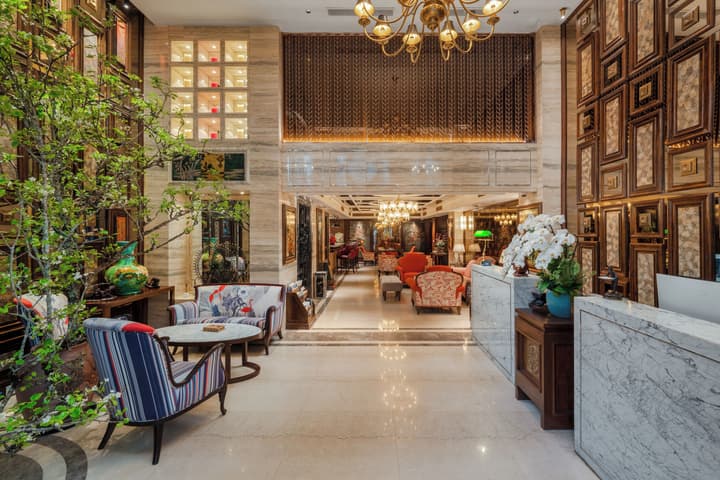 Peridot Gallery Classic Hotel