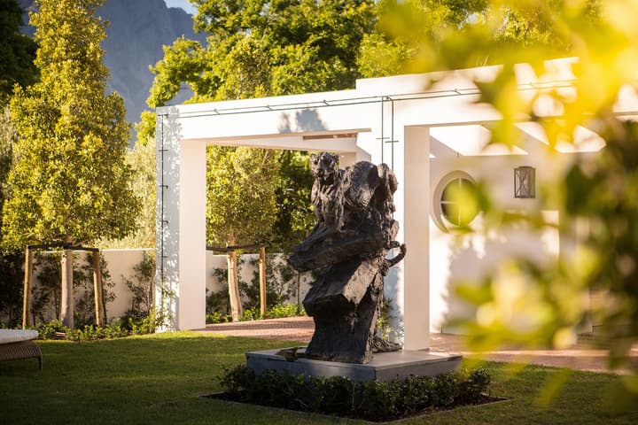 Leeu House
