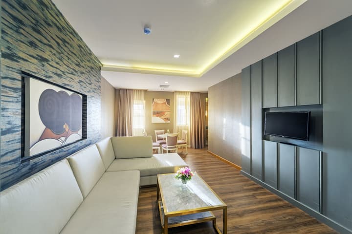 Royal Rattanakosin Hotel