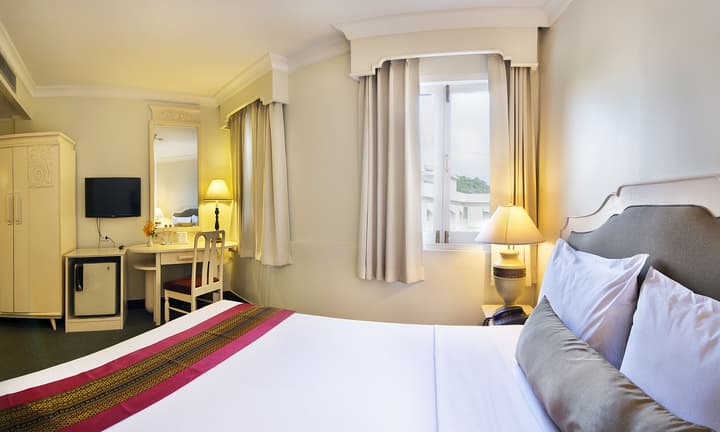 Royal Rattanakosin Hotel