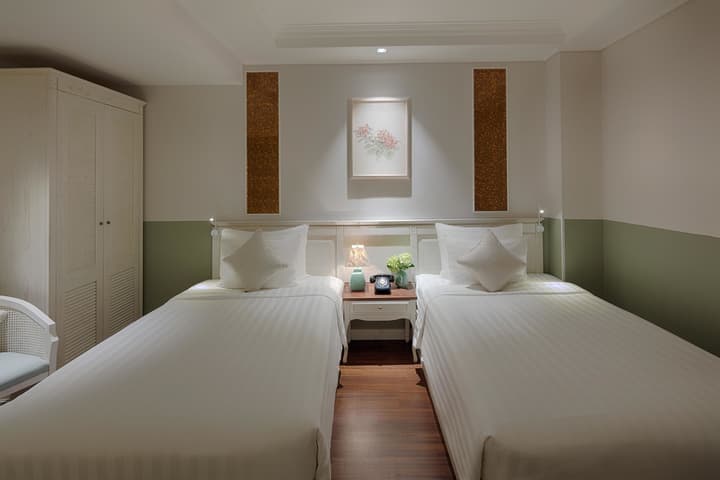 Au Lac Charner Hotel
