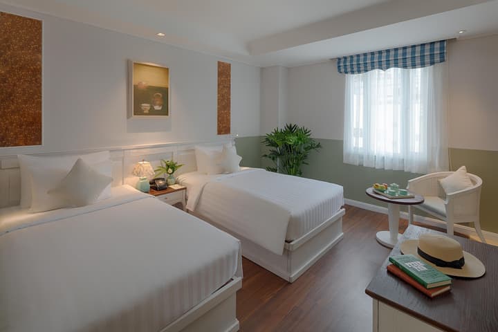 Au Lac Charner Hotel