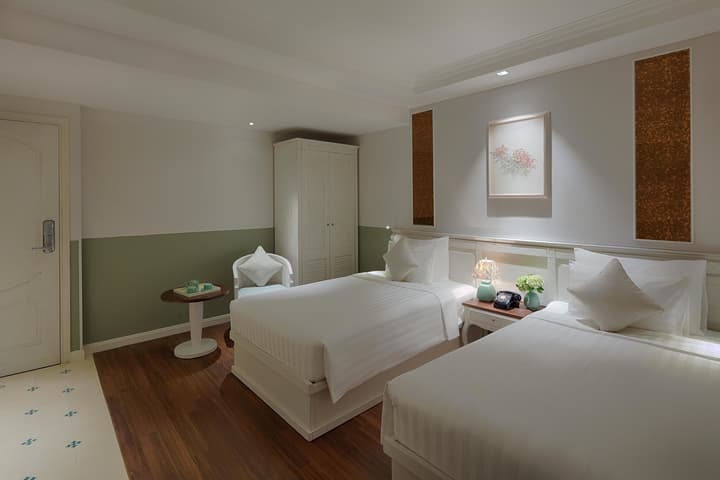 Au Lac Charner Hotel