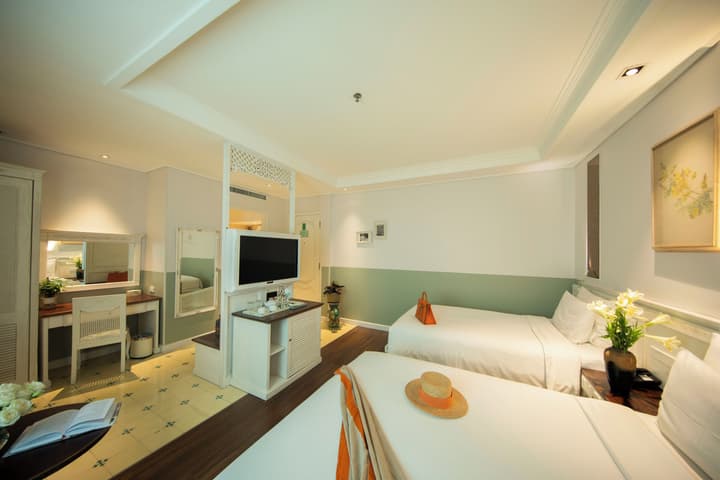 Au Lac Charner Hotel