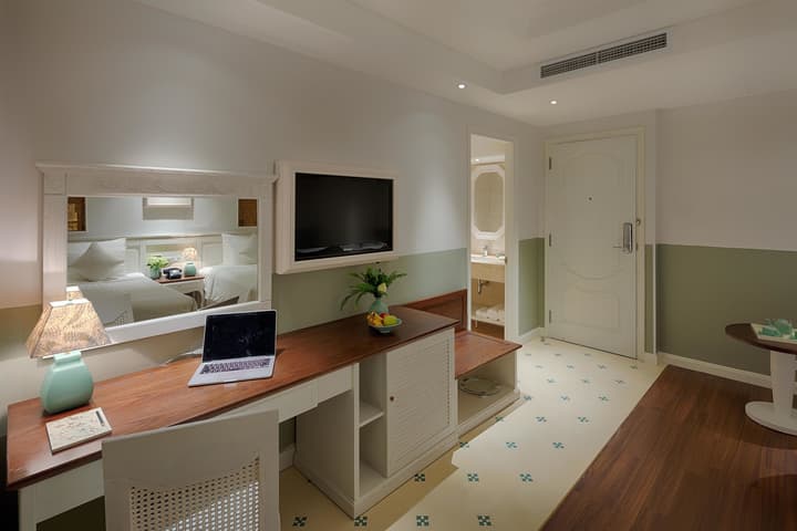 Au Lac Charner Hotel