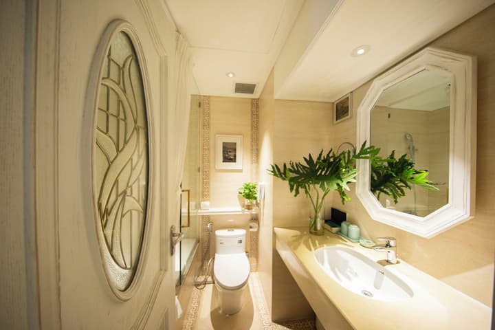 Au Lac Charner Hotel