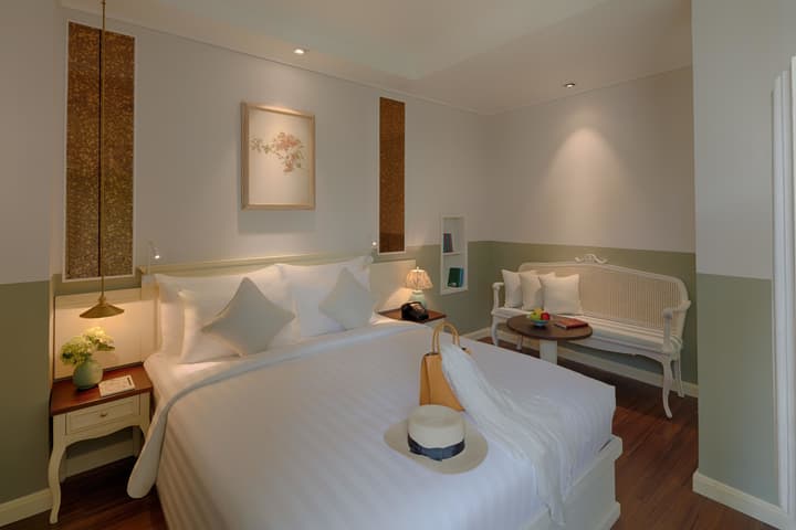Au Lac Charner Hotel