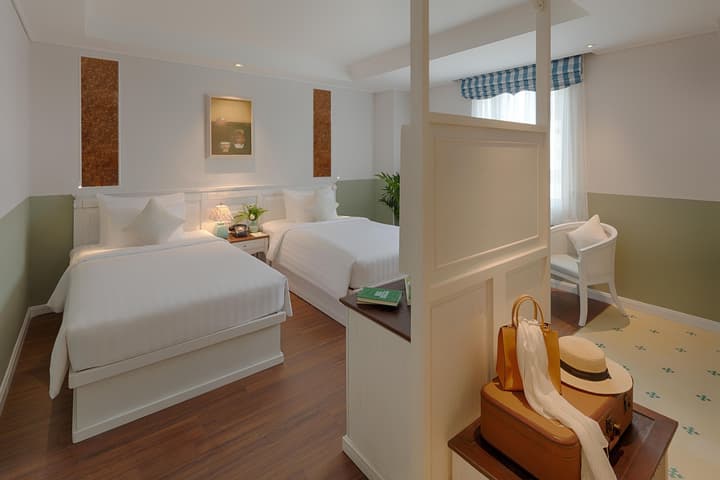 Au Lac Charner Hotel