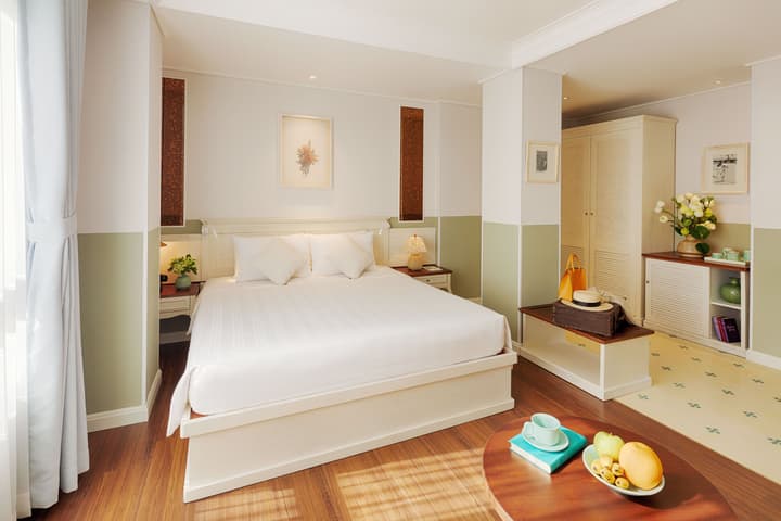 Au Lac Charner Hotel