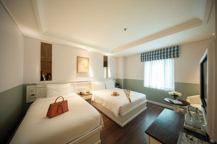 Au Lac Charner Hotel