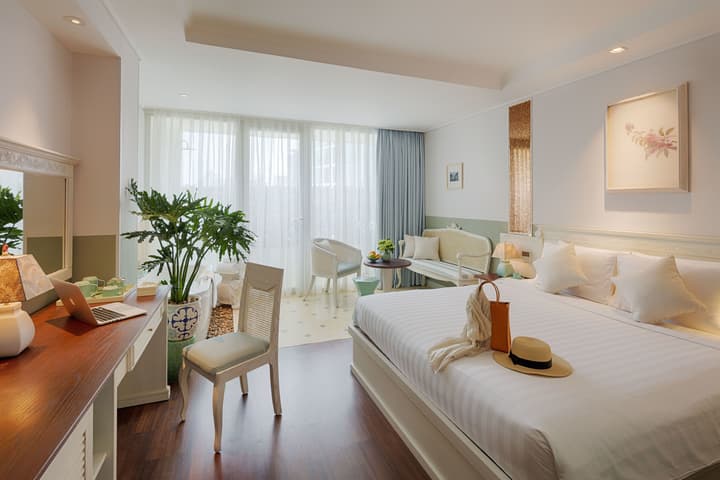 Au Lac Charner Hotel