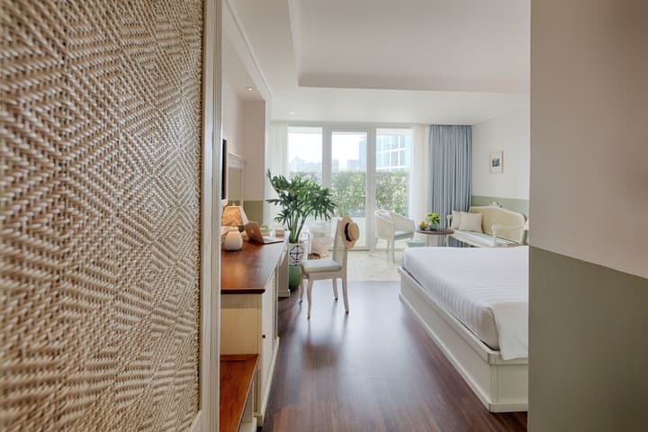 Au Lac Charner Hotel