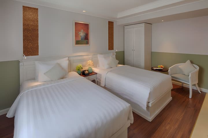 Au Lac Charner Hotel