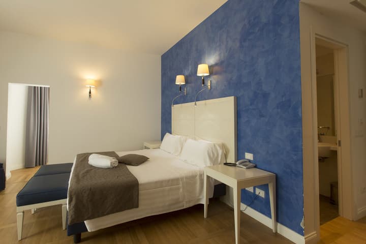 Floris Hotel