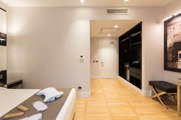 Floris Hotel