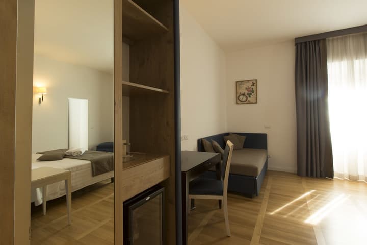 Floris Hotel