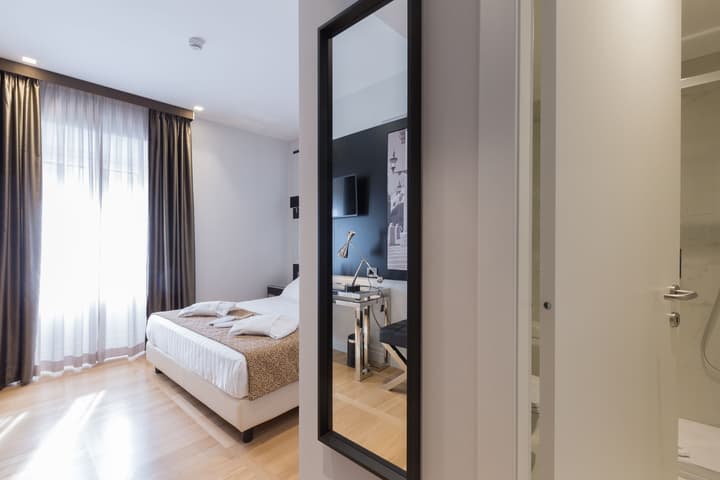 Floris Hotel