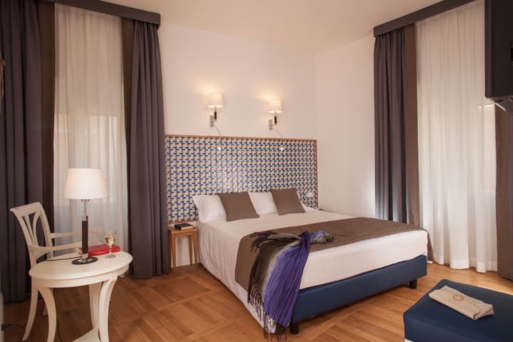 Floris Hotel