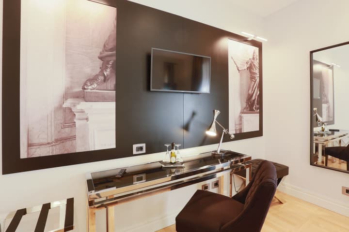 Floris Hotel
