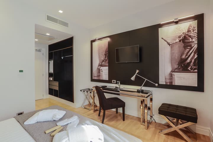 Floris Hotel