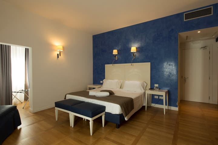 Floris Hotel