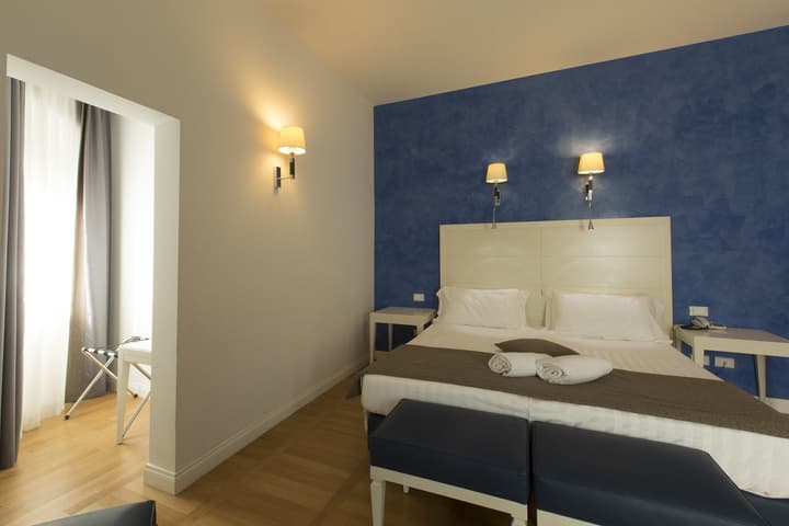Floris Hotel