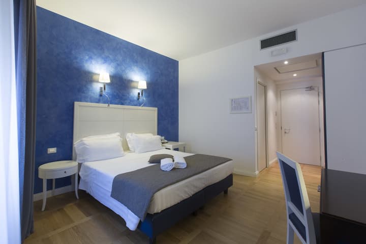 Floris Hotel