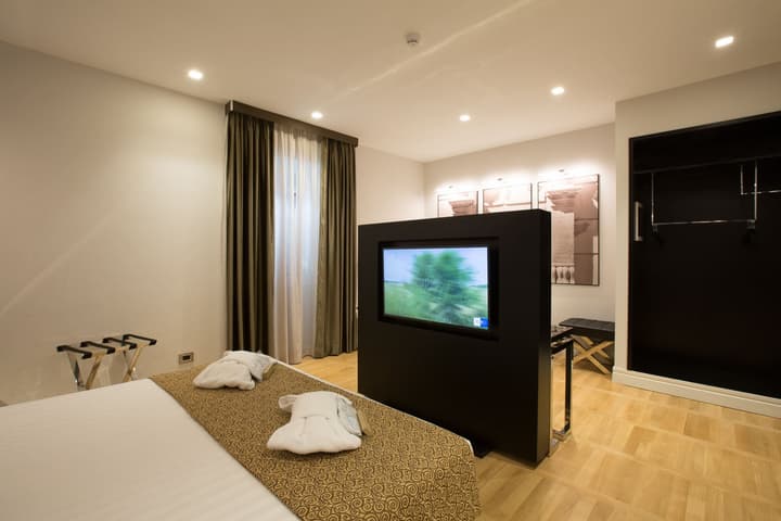Floris Hotel